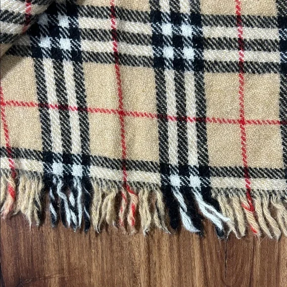 Burberrys Classic Beige Black Red Check Shetland Wool Scarf - Picture 3 of 5
